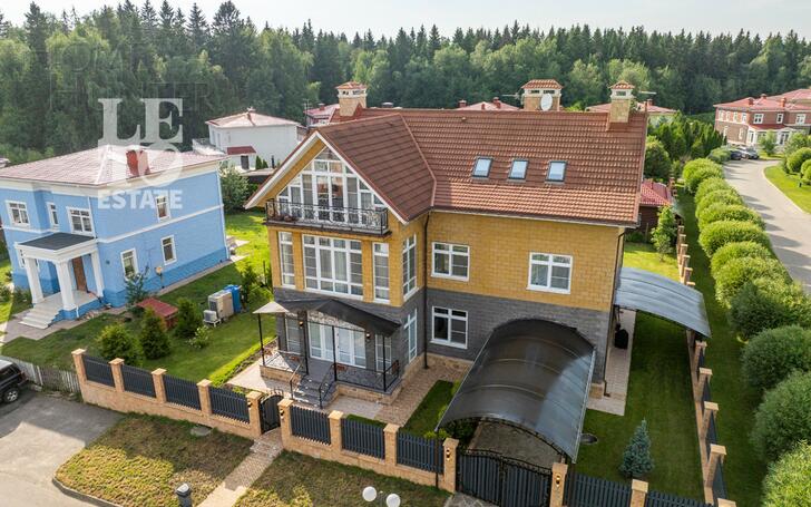 3-этажный коттедж 500 м² с отделкой