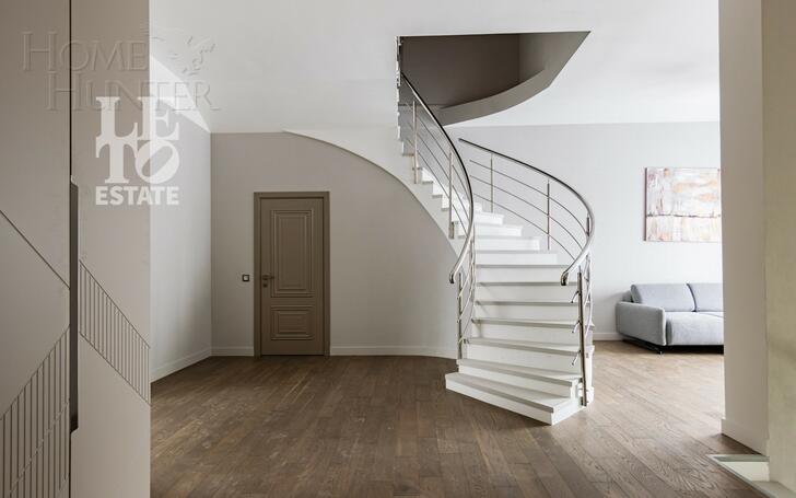 3-этажный таунхаус 250 м² с отделкой