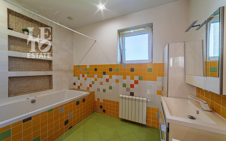2-этажный коттедж 702.5 м² с отделкой