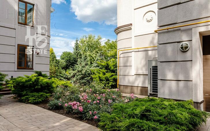3-этажный коттедж 750 м² с отделкой
