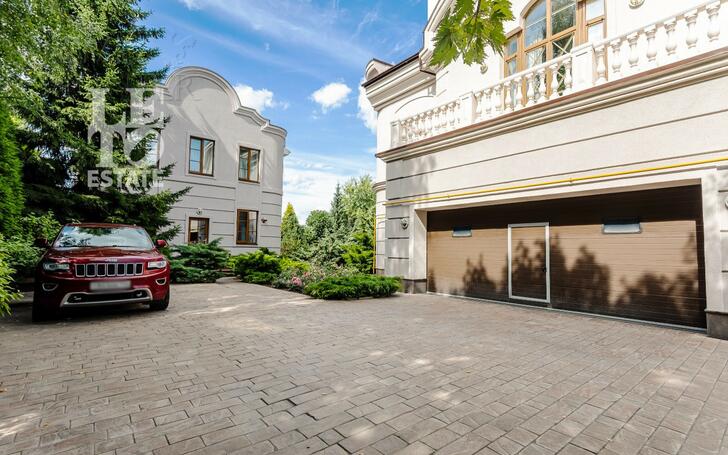 3-этажный коттедж 750 м² с отделкой