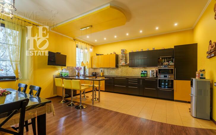 2-этажный коттедж 500 м² с отделкой
