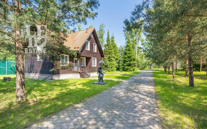 2-этажный коттедж 3 817 м² с отделкой