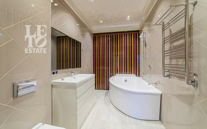 3-этажный коттедж 350 м² с отделкой