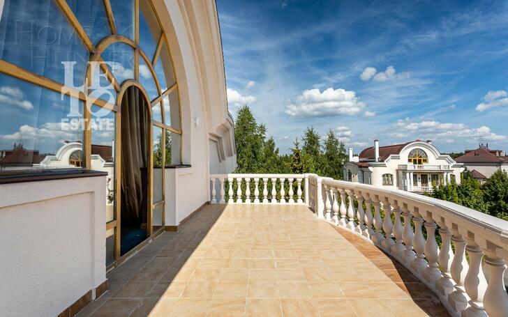 3-этажный коттедж 750 м² с отделкой