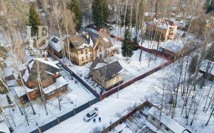 3-этажный коттедж 950 м² без отделки
