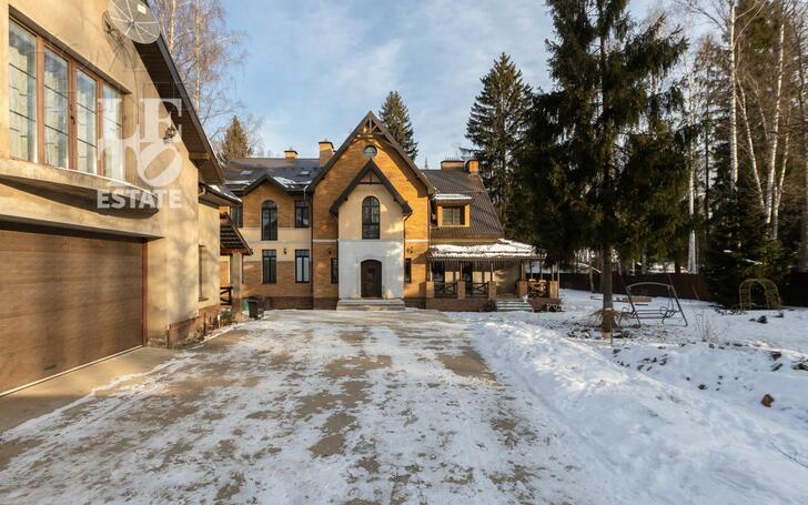 3-этажный коттедж 950 м² без отделки