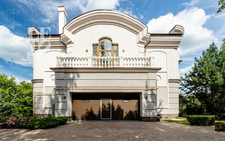 3-этажный коттедж 750 м² с отделкой