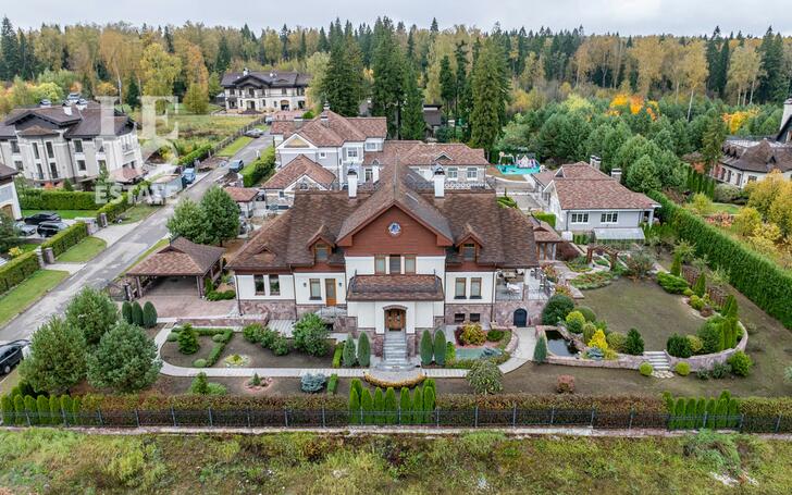 2-этажный коттедж 700 м² с отделкой