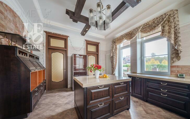 2-этажный коттедж 700 м² с отделкой