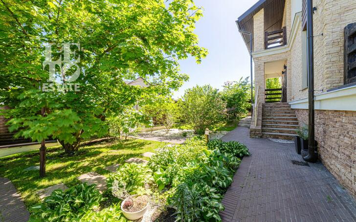 2-этажный коттедж 702.5 м² с отделкой