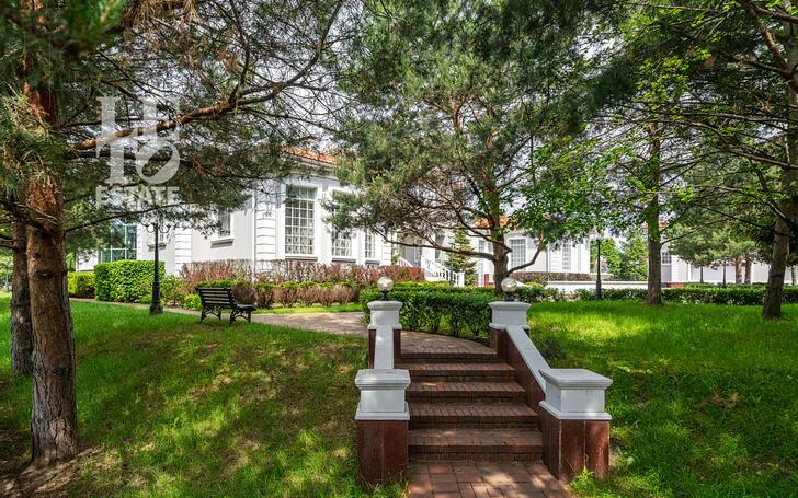 2-этажный коттедж 1 500 м² с отделкой