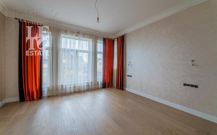 3-этажный коттедж 350 м² с отделкой