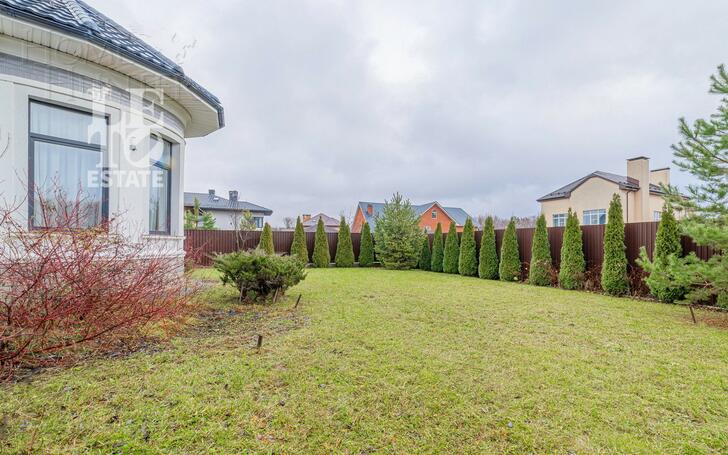 3-этажный коттедж 350 м² с отделкой