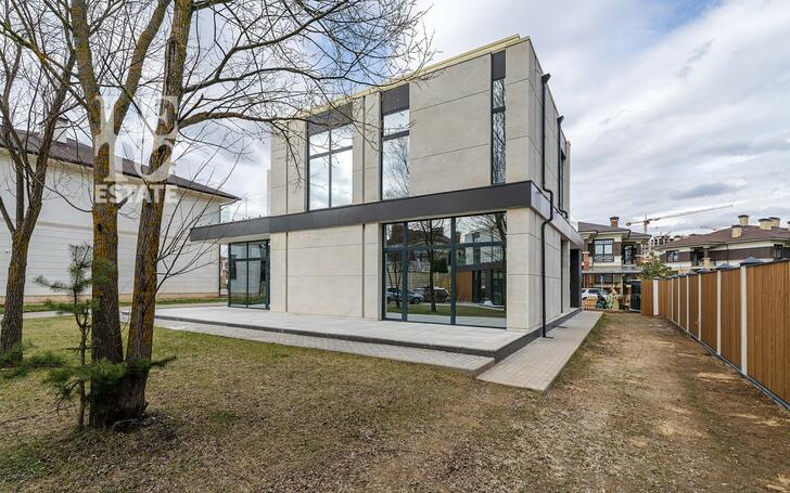 2-этажный коттедж 340 м² с отделкой