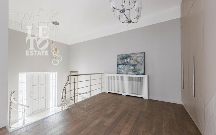 3-этажный таунхаус 250 м² с отделкой