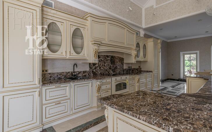 2-этажный коттедж 1 700 м² с отделкой