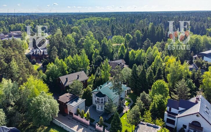 3-этажный коттедж 520 м² с отделкой