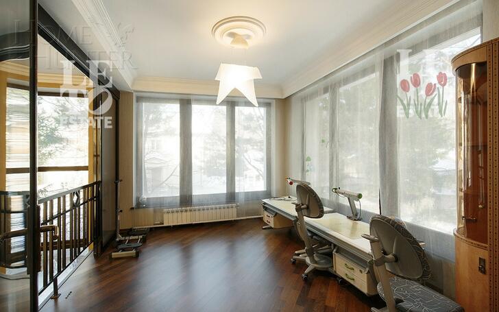 3-этажный коттедж 520 м² с отделкой