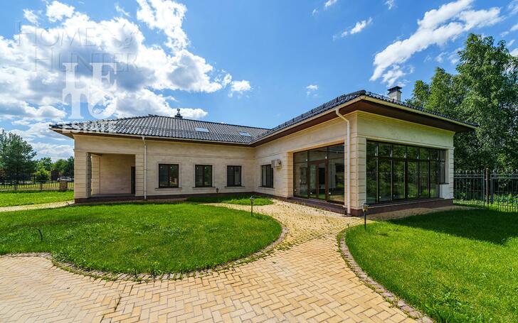 2-этажный коттедж 1 000 м² с отделкой