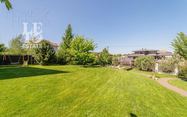 2-этажный коттедж 702.5 м² с отделкой