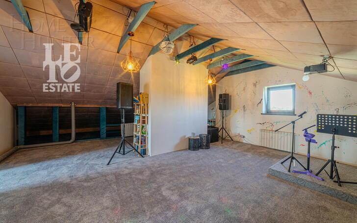 2-этажный коттедж 702.5 м² с отделкой