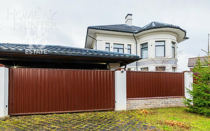 3-этажный коттедж 350 м² с отделкой