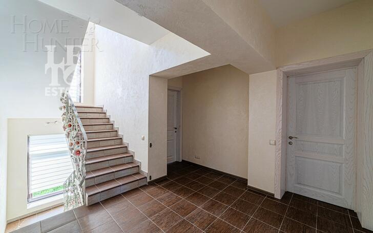 2-этажный коттедж 702.5 м² с отделкой