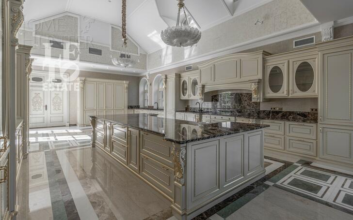2-этажный коттедж 1 700 м² с отделкой