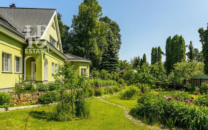 2-этажный коттедж 675.8 м² с отделкой