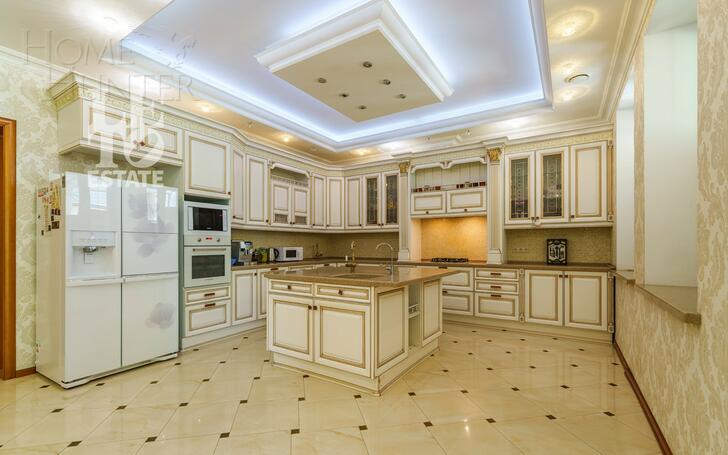 2-этажный коттедж 1 000 м² с отделкой