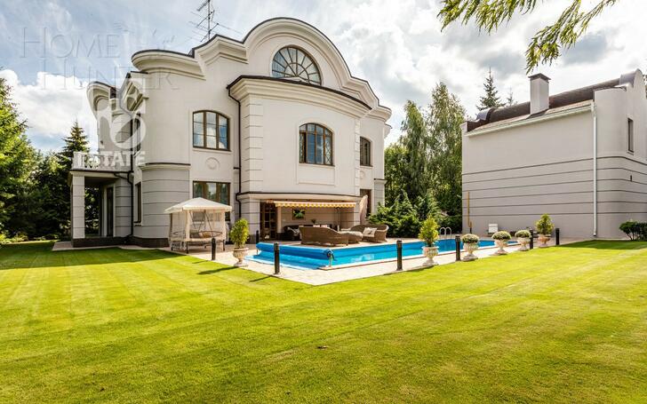 3-этажный коттедж 750 м² с отделкой