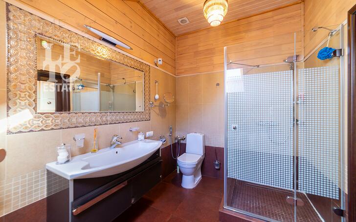 2-этажный коттедж 350 м² с отделкой