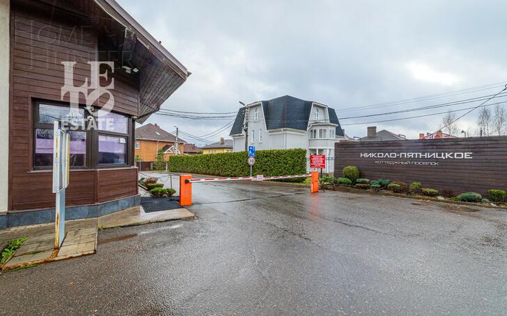 3-этажный коттедж 350 м² с отделкой