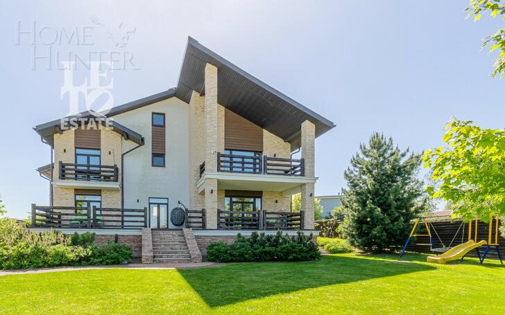 2-этажный коттедж 702.5 м² с отделкой