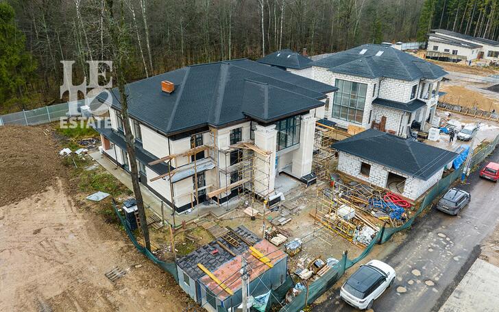 2-этажный коттедж 560 м² без отделки