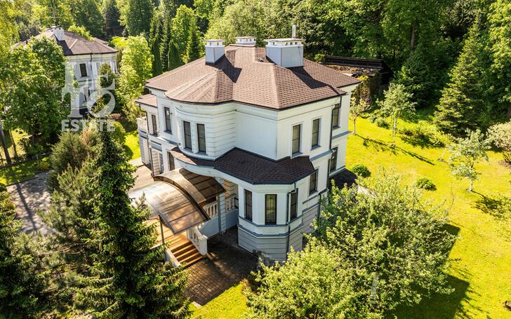 2-этажный коттедж 350 м² с отделкой