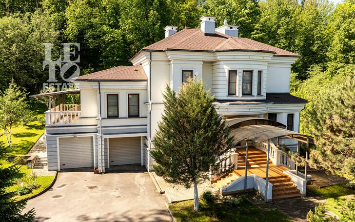 2-этажный коттедж 350 м² с отделкой