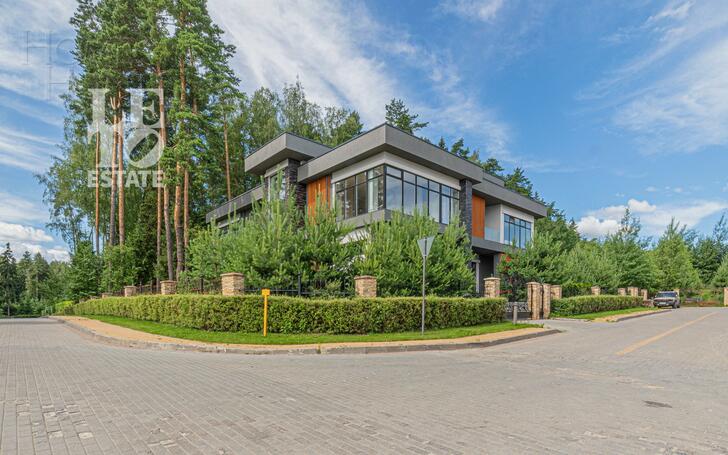 2-этажный коттедж 720 м² с отделкой