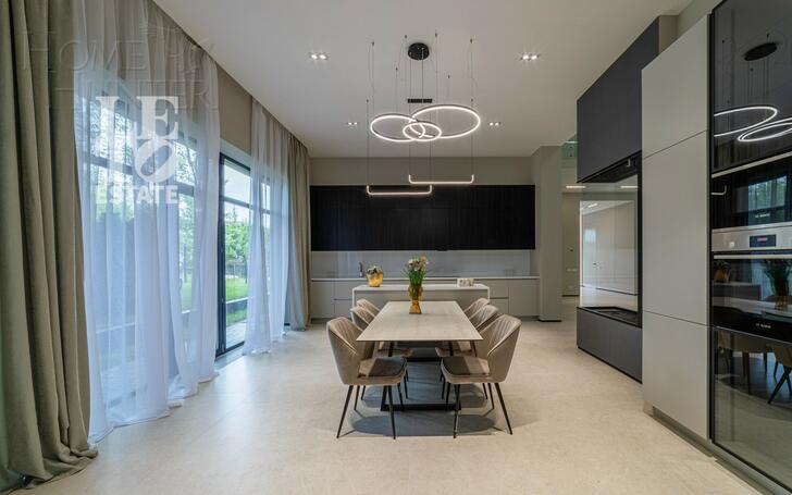 2-этажный коттедж 720 м² с отделкой