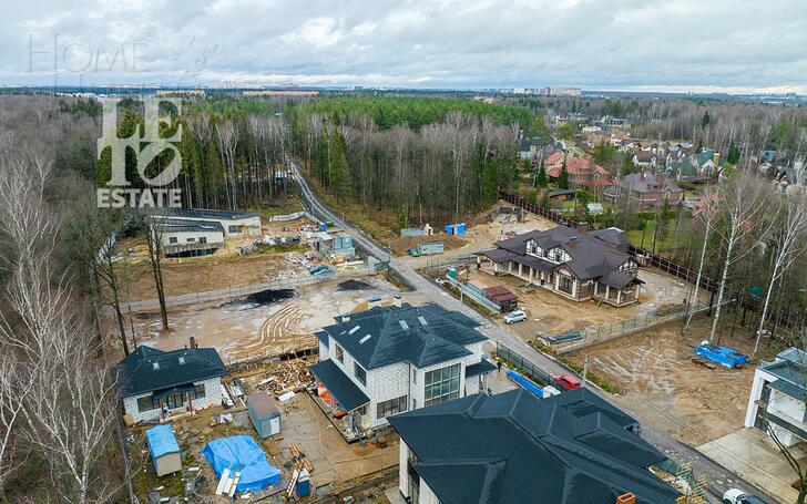 2-этажный коттедж 560 м² без отделки