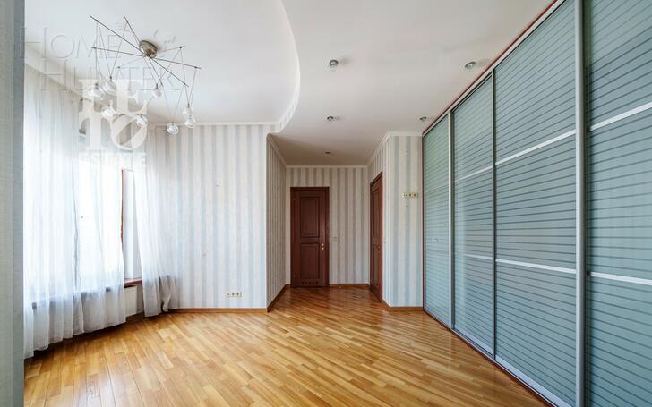 2-этажный коттедж 350 м² с отделкой