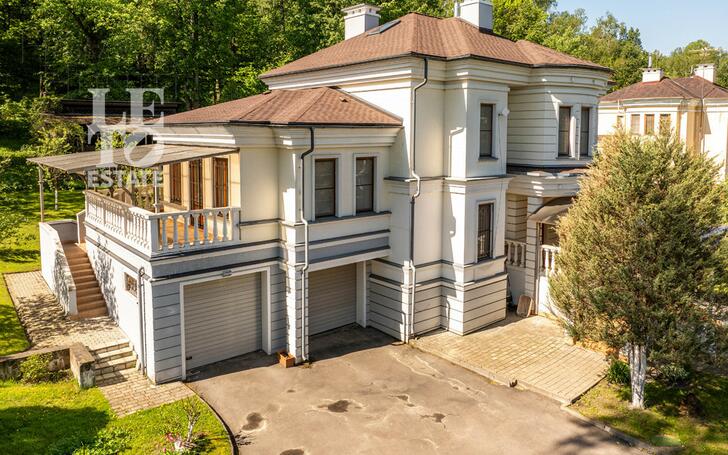 2-этажный коттедж 350 м² с отделкой