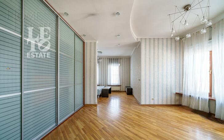 2-этажный коттедж 350 м² с отделкой