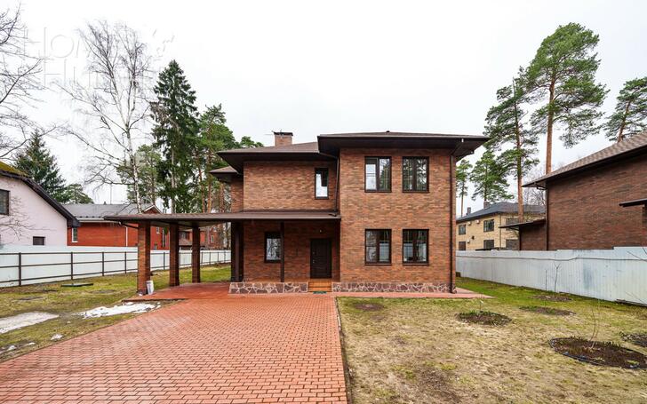 2-этажный коттедж 290 м² с отделкой