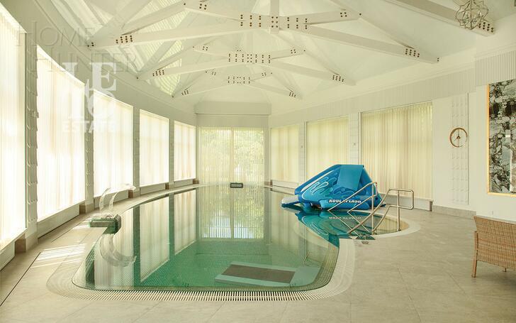 2-этажный коттедж 1 200 м² с отделкой