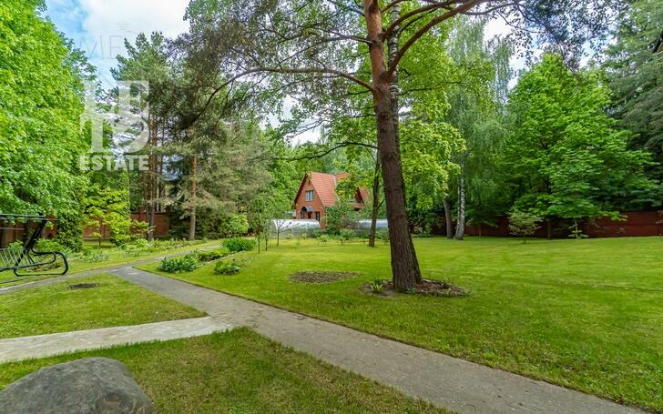 3-этажный коттедж 1 319 м² с отделкой