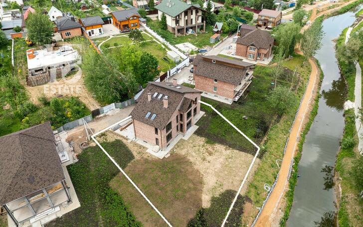 2-этажный коттедж 398.2 м² без отделки
