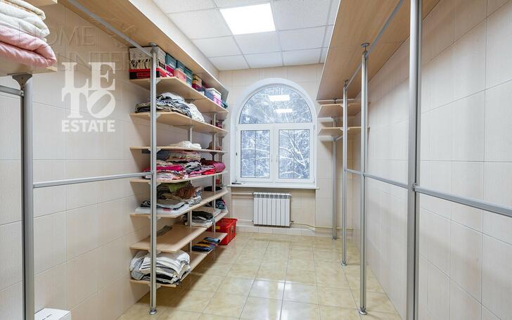 3-этажный коттедж 1 319 м² с отделкой