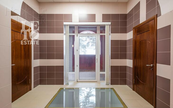 3-этажный коттедж 1 319 м² с отделкой